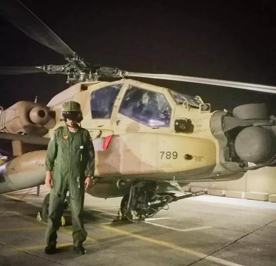 以军派出武装直升机拦截无人机（图片来自网络）