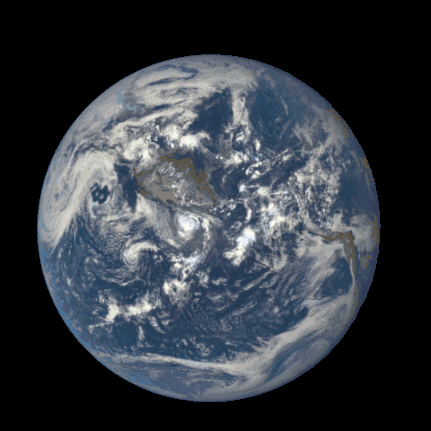 动图：从距离地球160万公里外的太空，深空气候观测卫星拍摄的月球画面上， 只能看到月球背面。（图片来自NASA/EPIC）