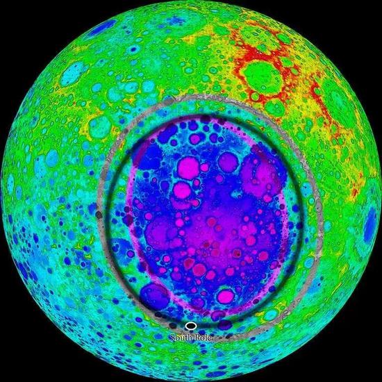 图为月球南极且大部分处于月球背面的艾特肯盆地，红色代表高海拔地区、蓝色为低海拔地区。（图片来自Ittiz）