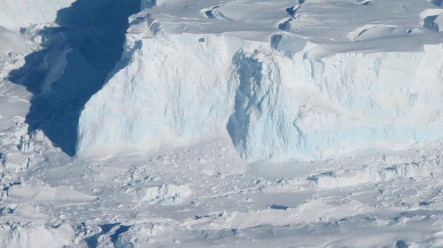 思韦茨冰川的作用就像一只软木塞，一旦它开始分崩离析，就会导致海平面上升。2019年，研究人员将开展考察任务，分析该冰川离垮塌还有多久。